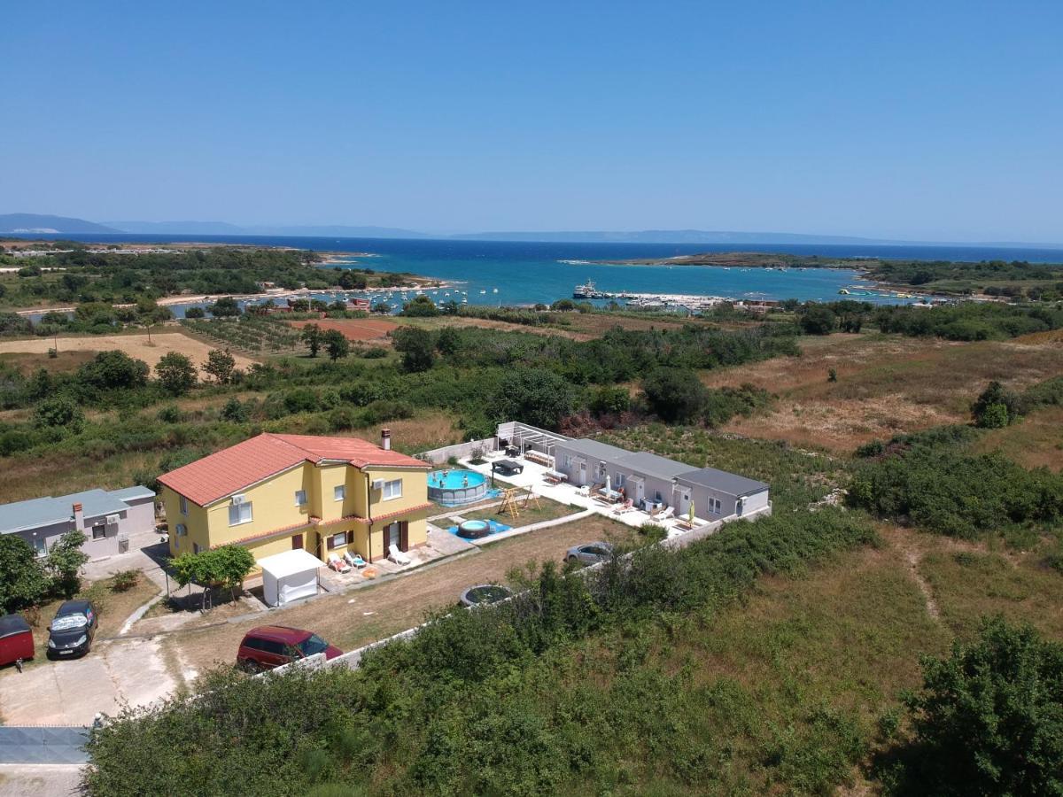 Apartment Silvija Ližnjan Екстериор снимка